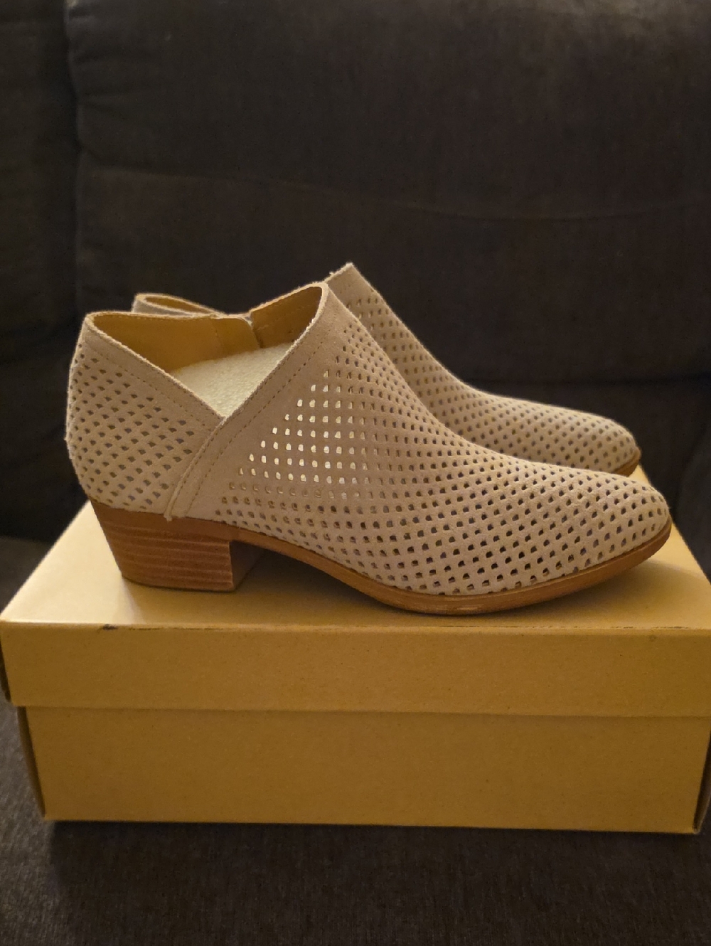 Lucky Brand Baylah2 Perforated Suede Ankle Booties Taupe 8M